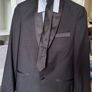 Calvin Klein Elegant Black Tuxedo